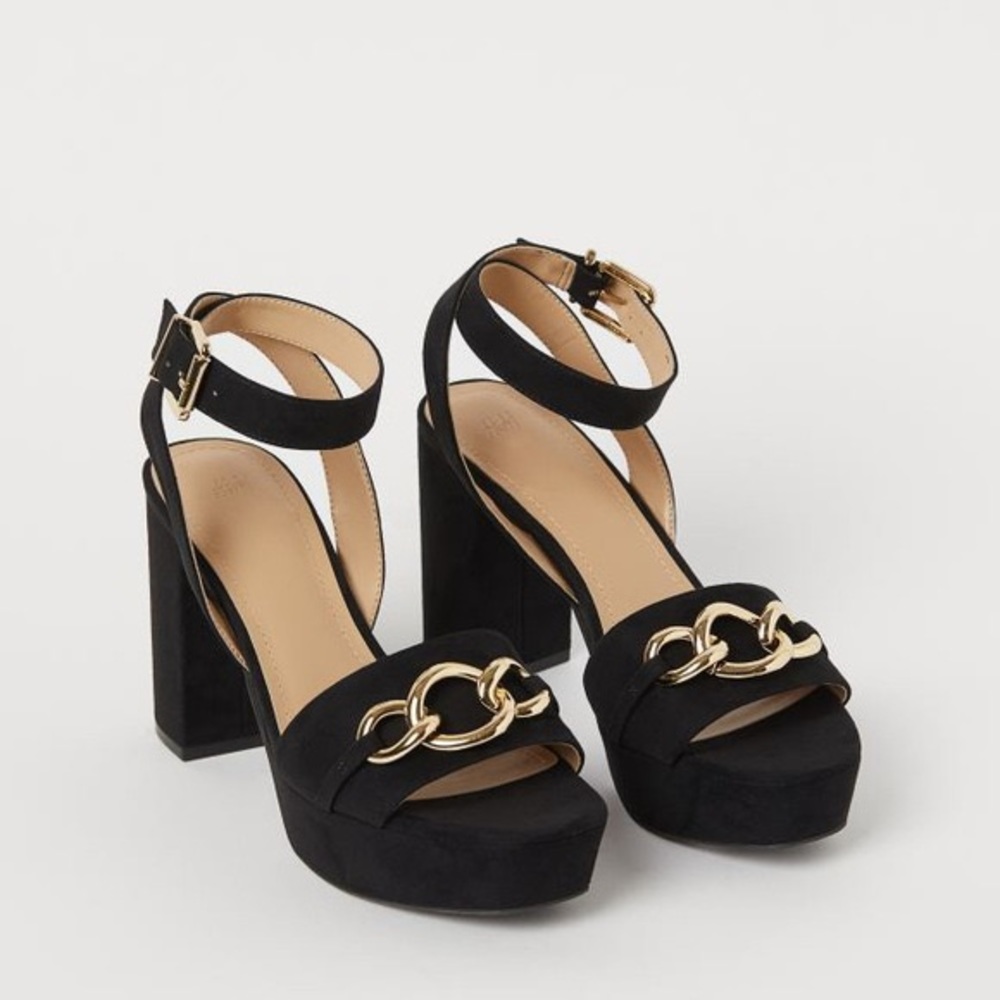 H&M NWOT Platform Sandal Heel with Gold Chain